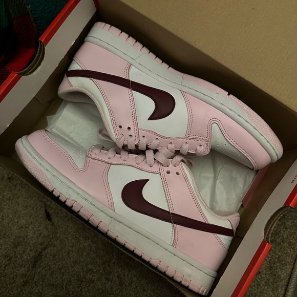 GS Nike Dunks, barely worn - Picture 2 of 4